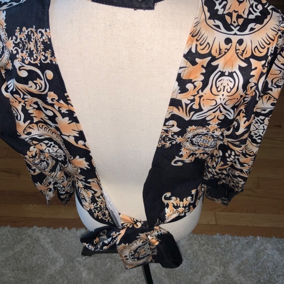 Baroque Design High Collar Top - Picture 4 of 6